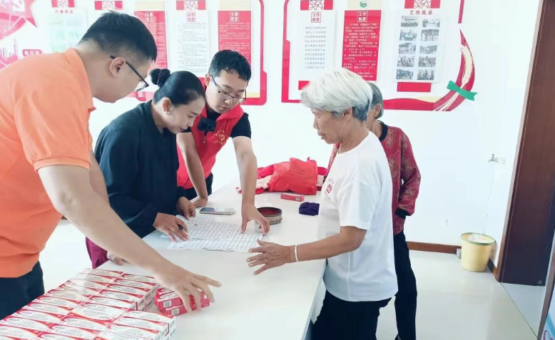 哈藥基金會(huì)深入佳木斯市樺南縣愚公村開(kāi)展藥品捐贈(zèng)活動(dòng)